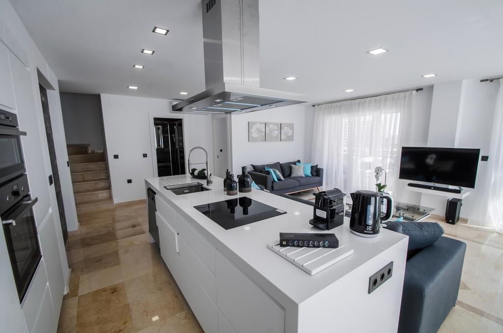Апартаменты Gorgeous 170 Sq.M. Penthouse With Sea View Terraces Бенальмадена Экстерьер фото